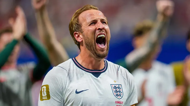 England Advances to Round of 16 with Dramatic Comeback