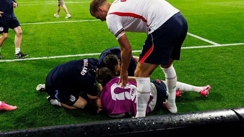 Henderson Rejoins England Squad After Successful Wrist Surgery